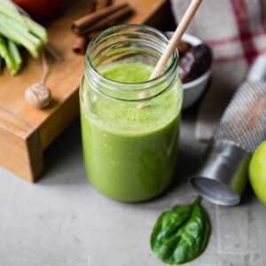 Green apple pie smoothie in a jar.