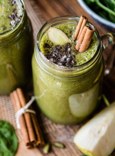 A warm chai smoothie in a mason jar.